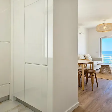 Διαμέρισμα Royal Beachfront - Premium Sea View *