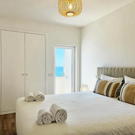 Royal Beachfront - Premium Sea View Apartmán *